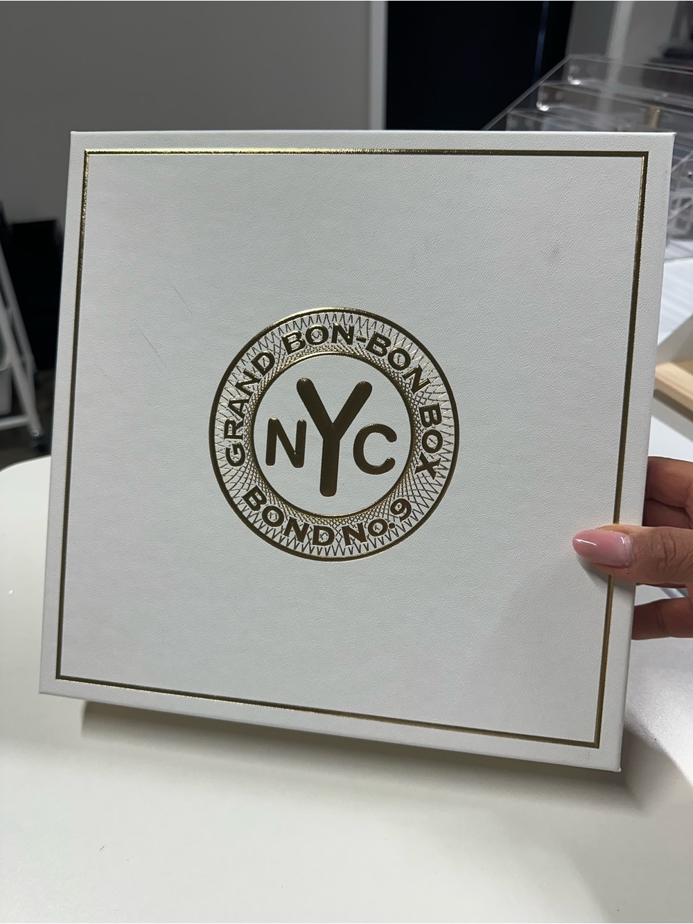 Grand Bon Bon NYC Bonbon Box in White with Gold Logo new excellent condition!